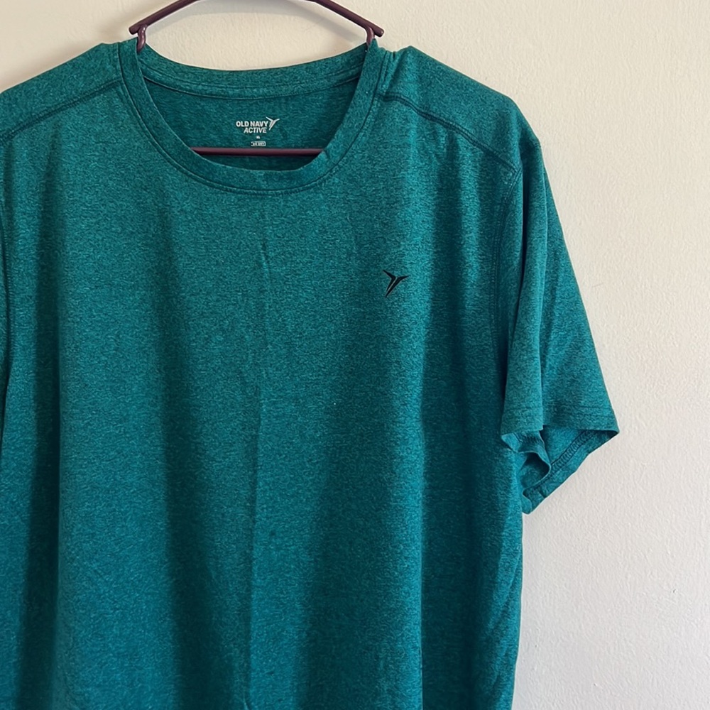 Old Navy t-shirt